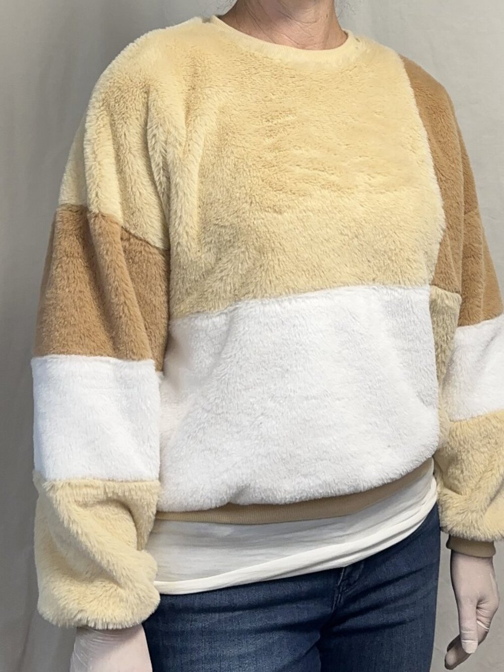 CHANCE OR FATE Neutral Colorblock Faux Fur Pullover Sweatshirt Size Medium